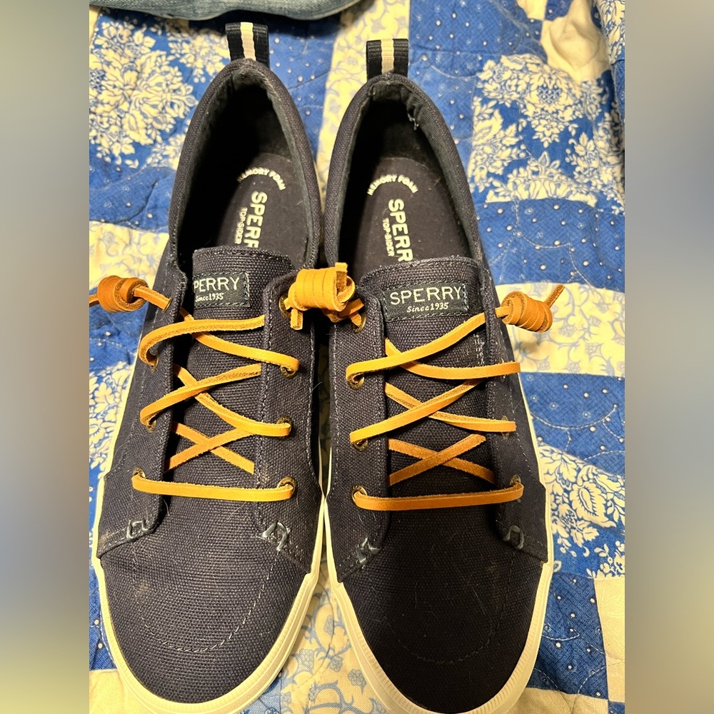 Crest Vibe Canvas Barrel Lace Sneakers